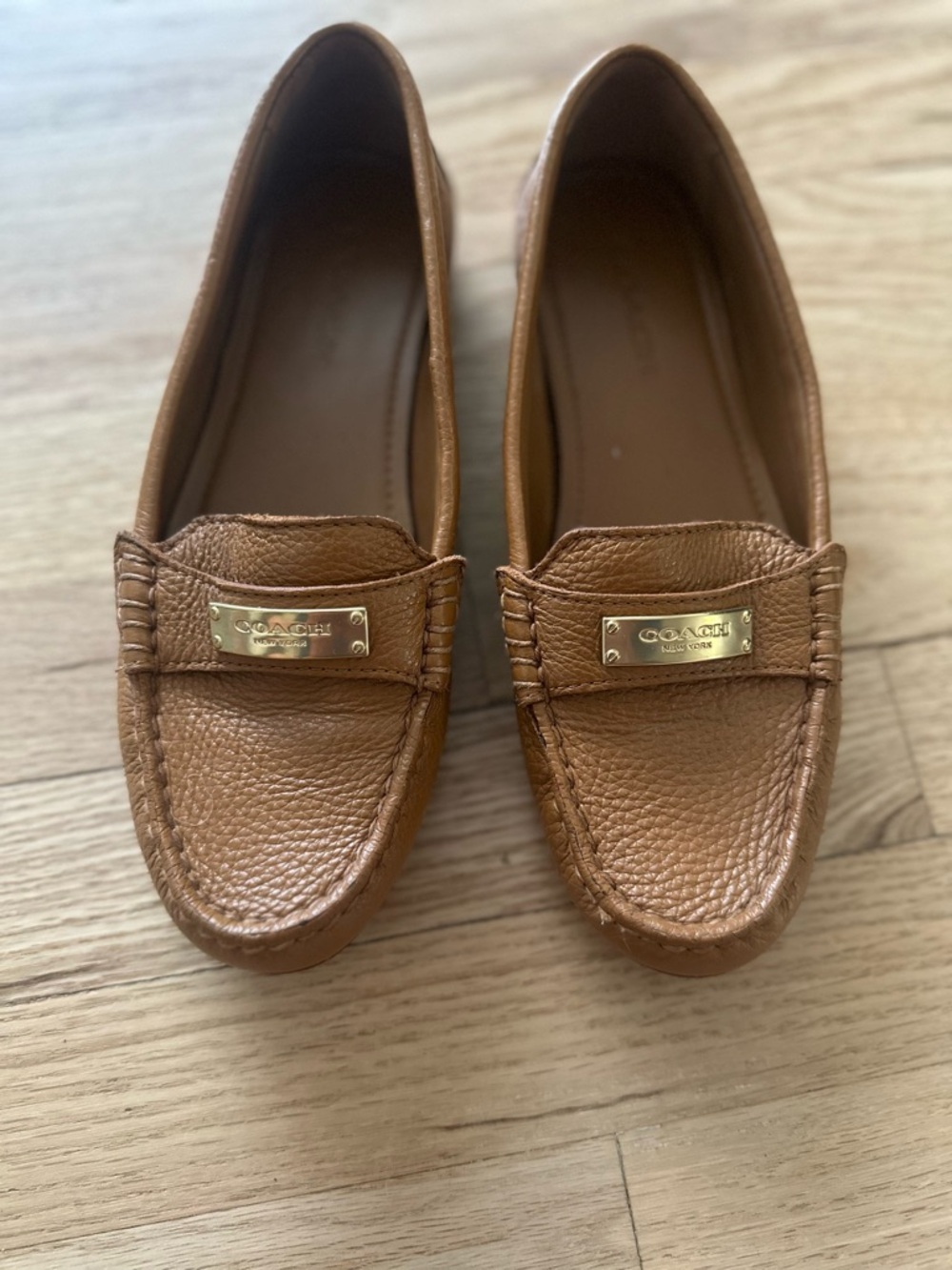 Coach Loafers Flats Fredrica Pebbled Leather Gold Medallion Driving size 7 7B